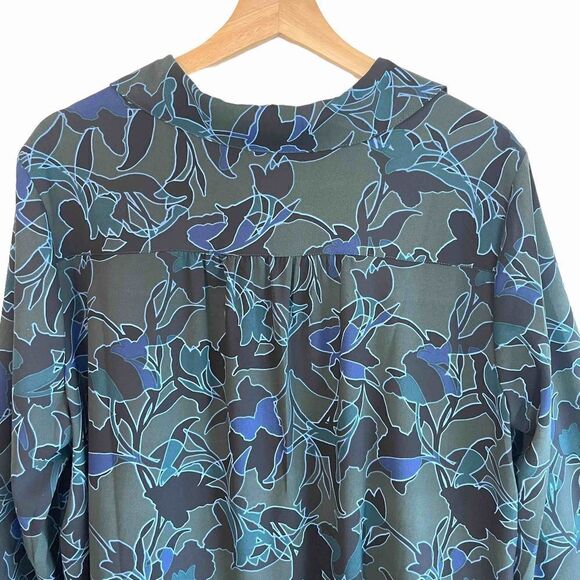 LOGO by Lori Goldstein Winter Floral Top NWOT - Picture 7 of 9